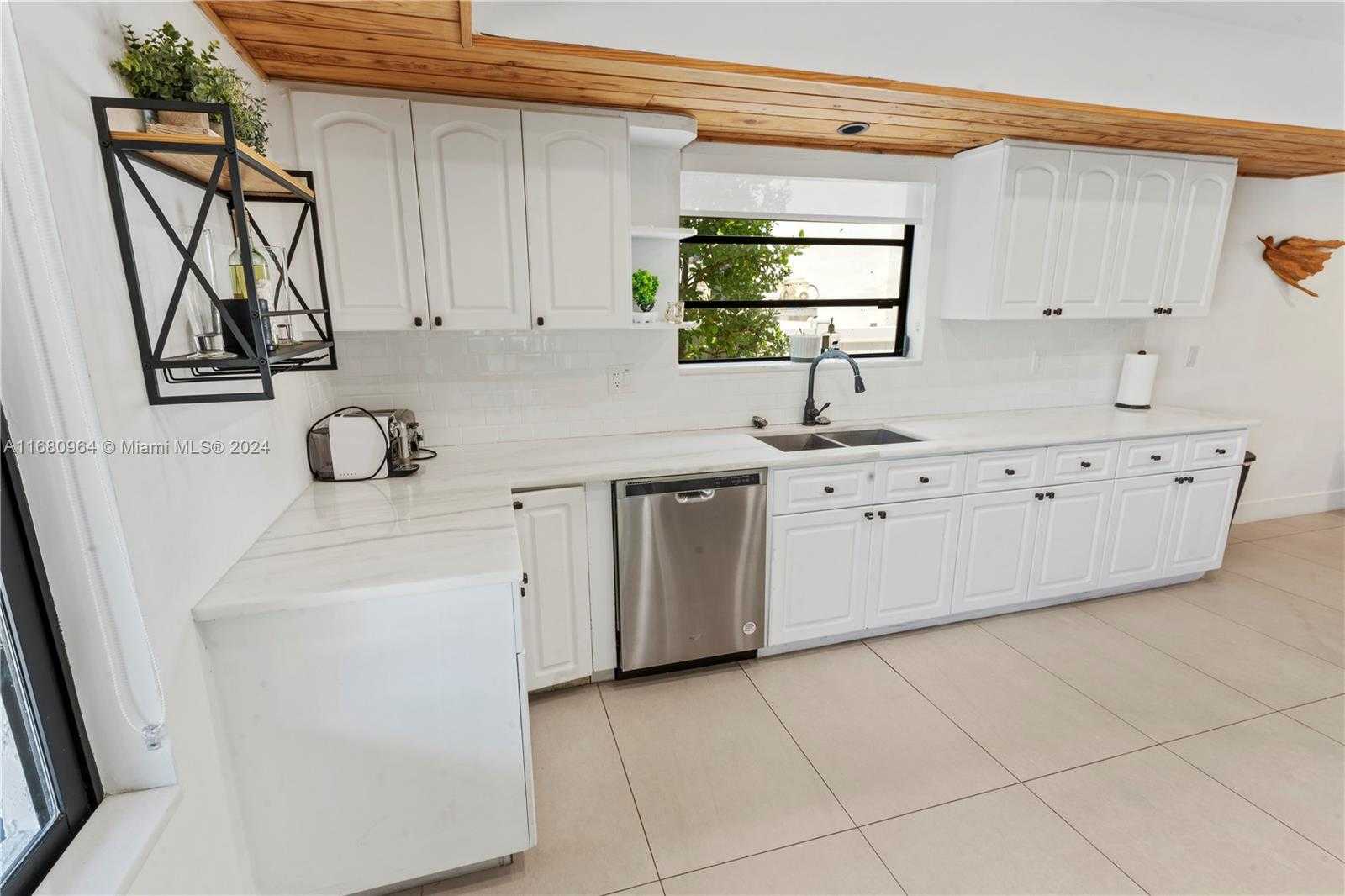 Small Image of 7536 WEST TREASURE DR, North Bay Village Number 11