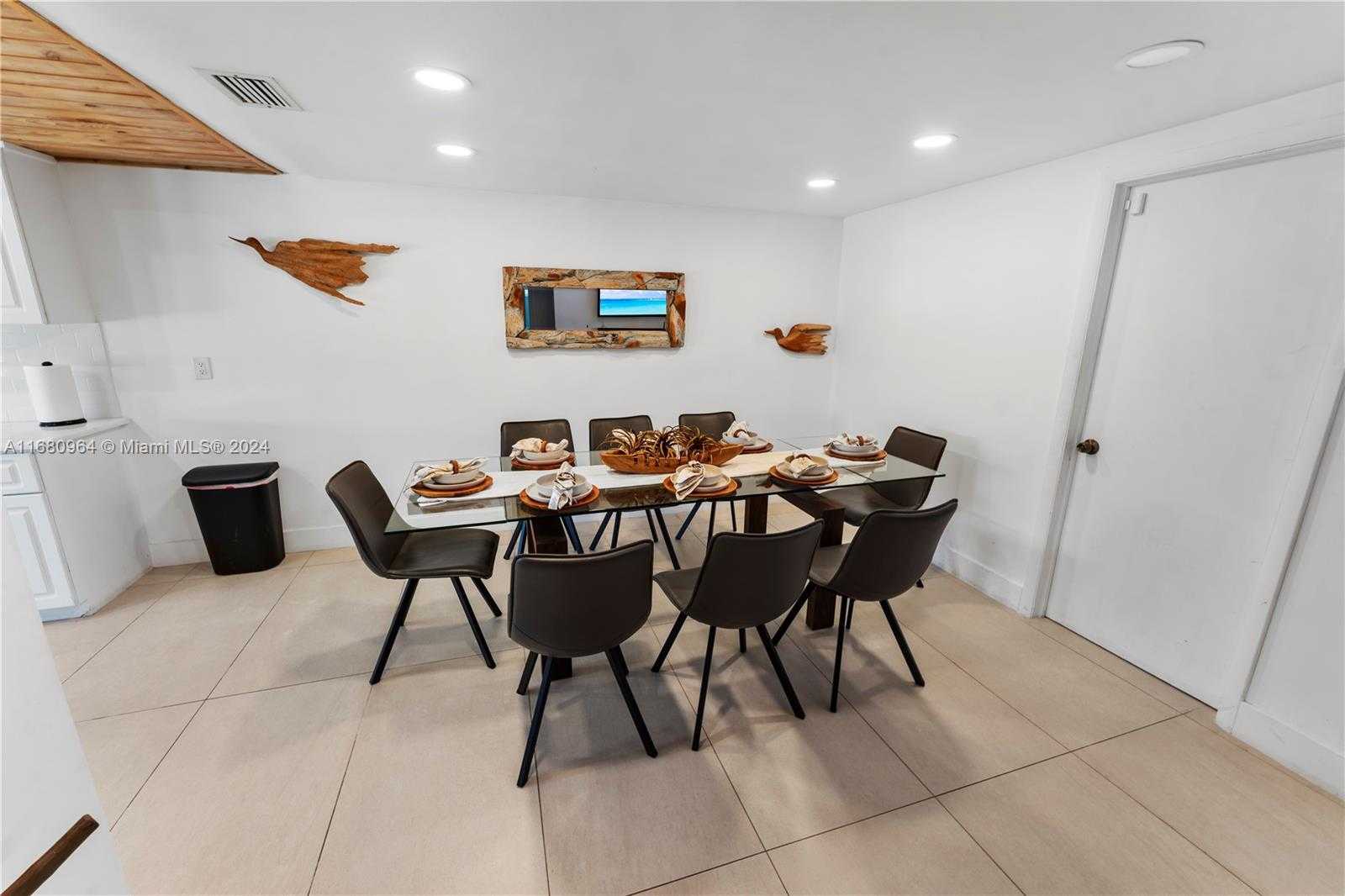 Small Image of 7536 WEST TREASURE DR, North Bay Village Number 14