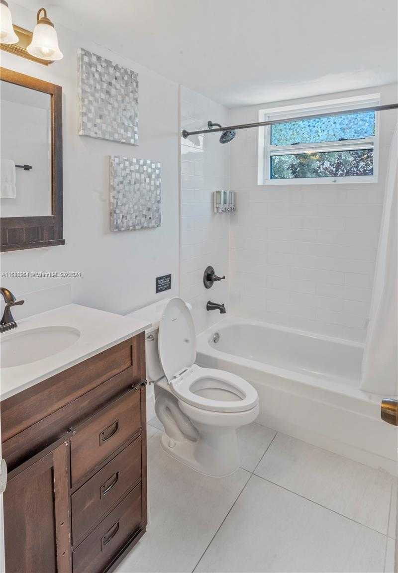 Small Image of 7536 WEST TREASURE DR, North Bay Village Number 16