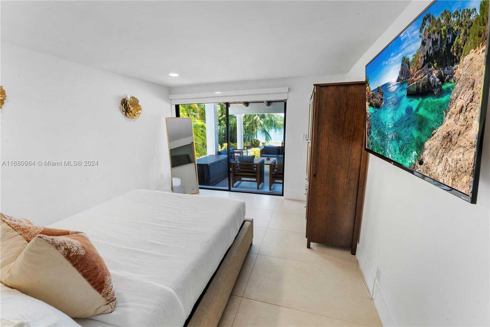 Small Image of 7536 WEST TREASURE DR, North Bay Village Number 18
