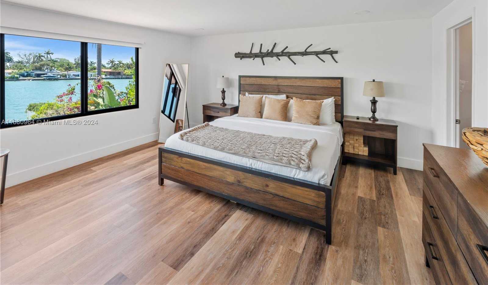 Small Image of 7536 WEST TREASURE DR, North Bay Village Number 22