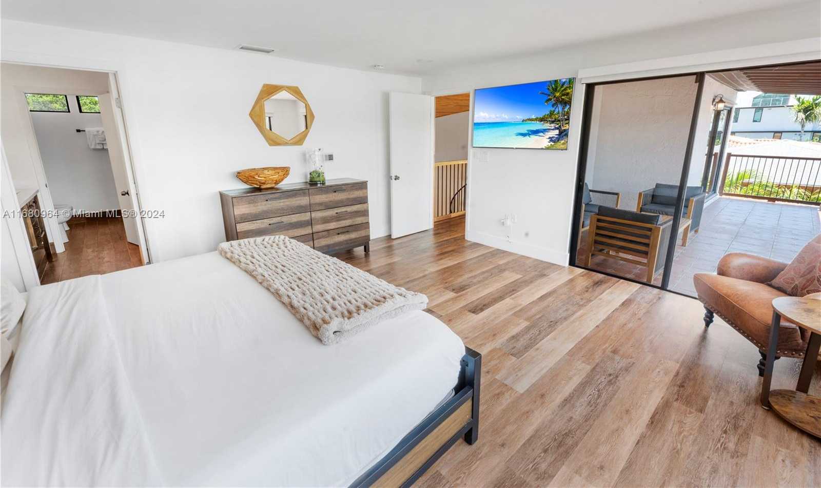 Small Image of 7536 WEST TREASURE DR, North Bay Village Number 23