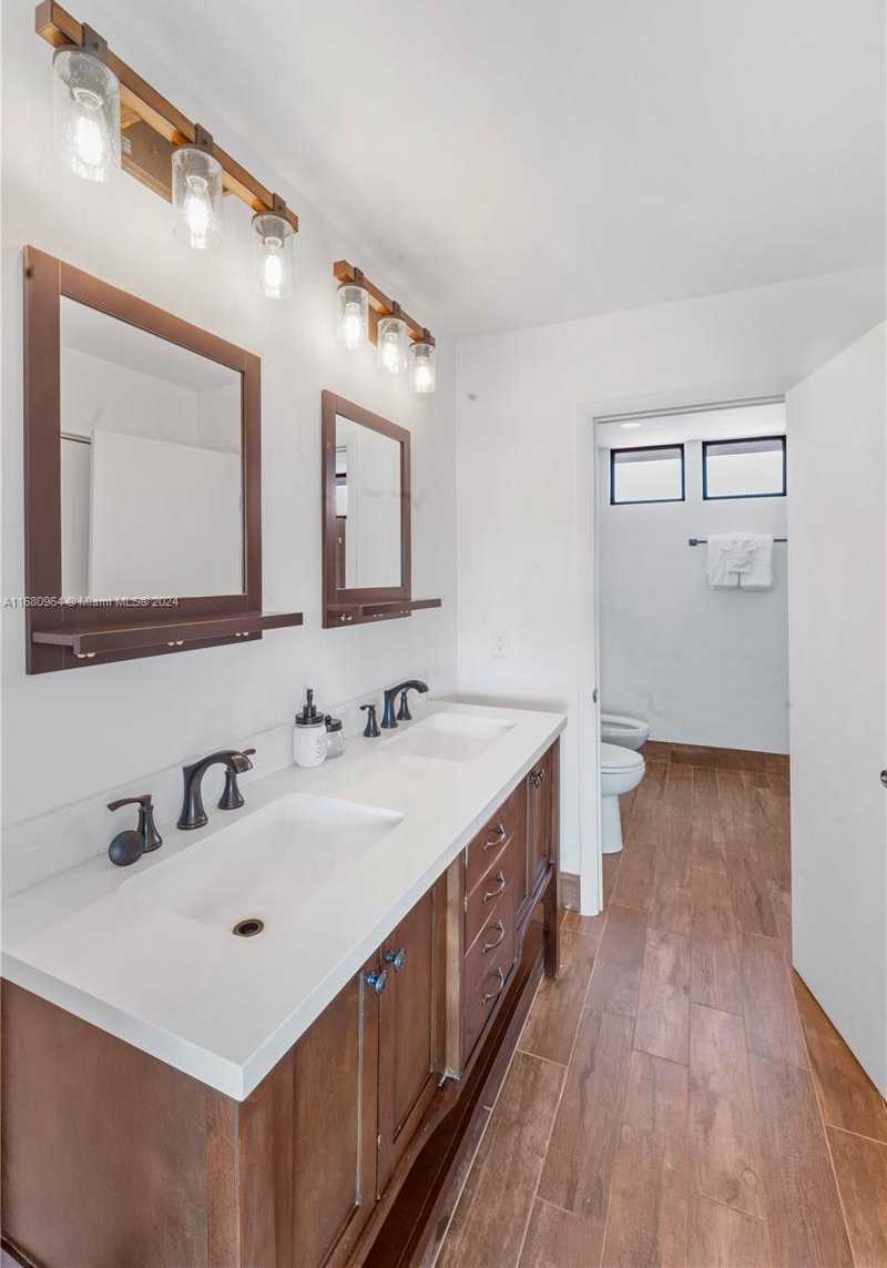 Small Image of 7536 WEST TREASURE DR, North Bay Village Number 25