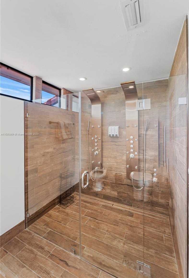 Small Image of 7536 WEST TREASURE DR, North Bay Village Number 26