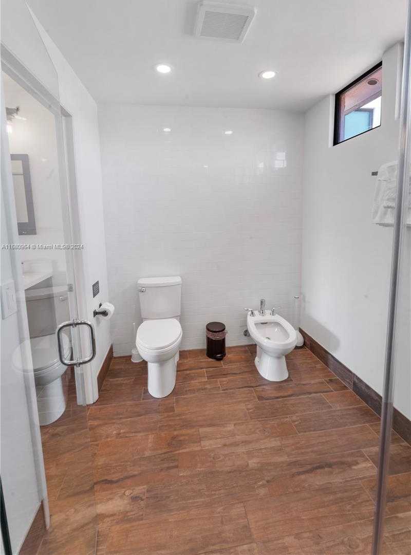 Small Image of 7536 WEST TREASURE DR, North Bay Village Number 28