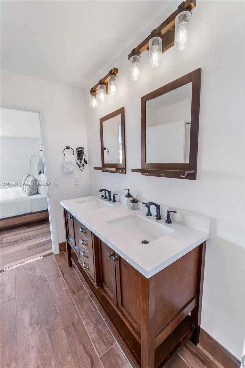 Small Image of 7536 WEST TREASURE DR, North Bay Village Number 29