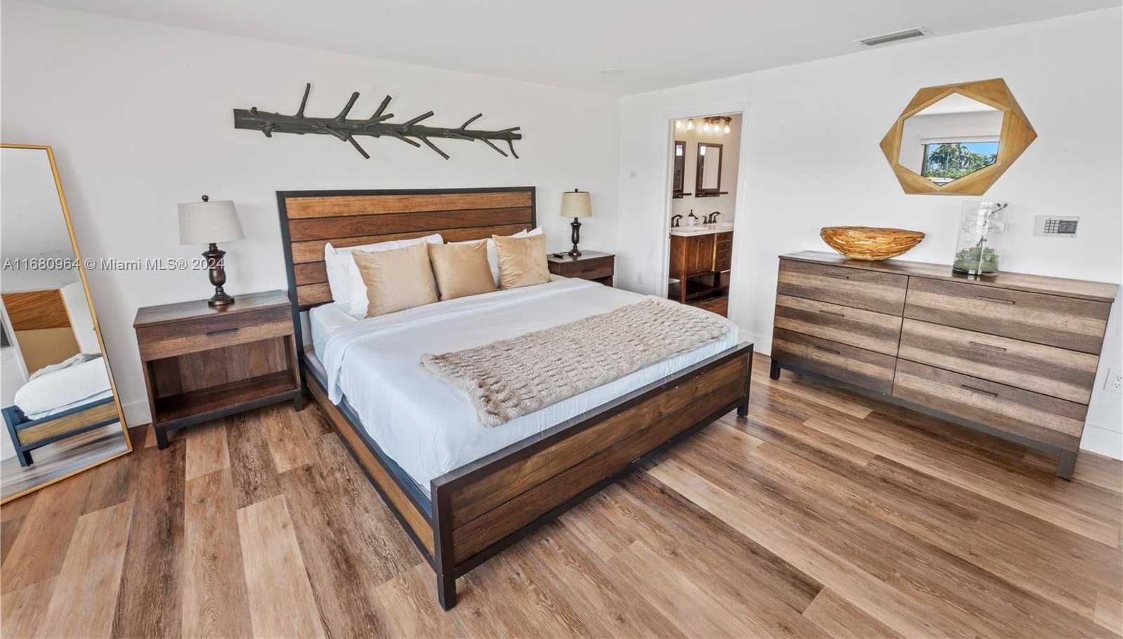 Small Image of 7536 WEST TREASURE DR, North Bay Village Number 32