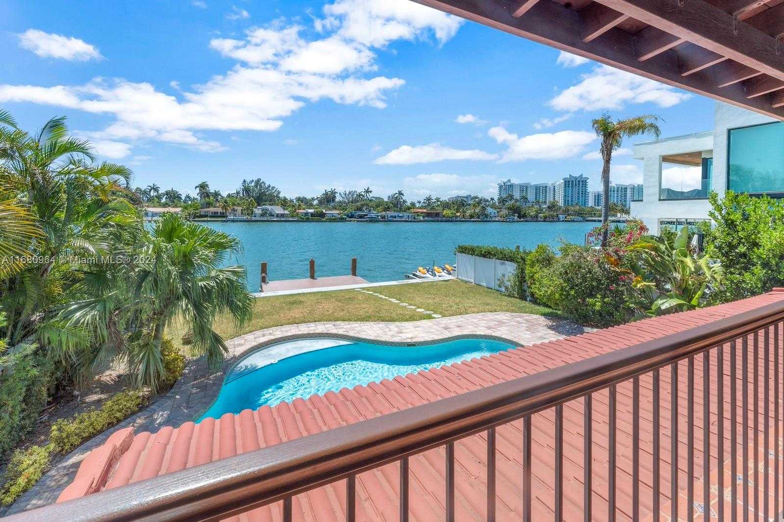Small Image of 7536 WEST TREASURE DR, North Bay Village Number 35
