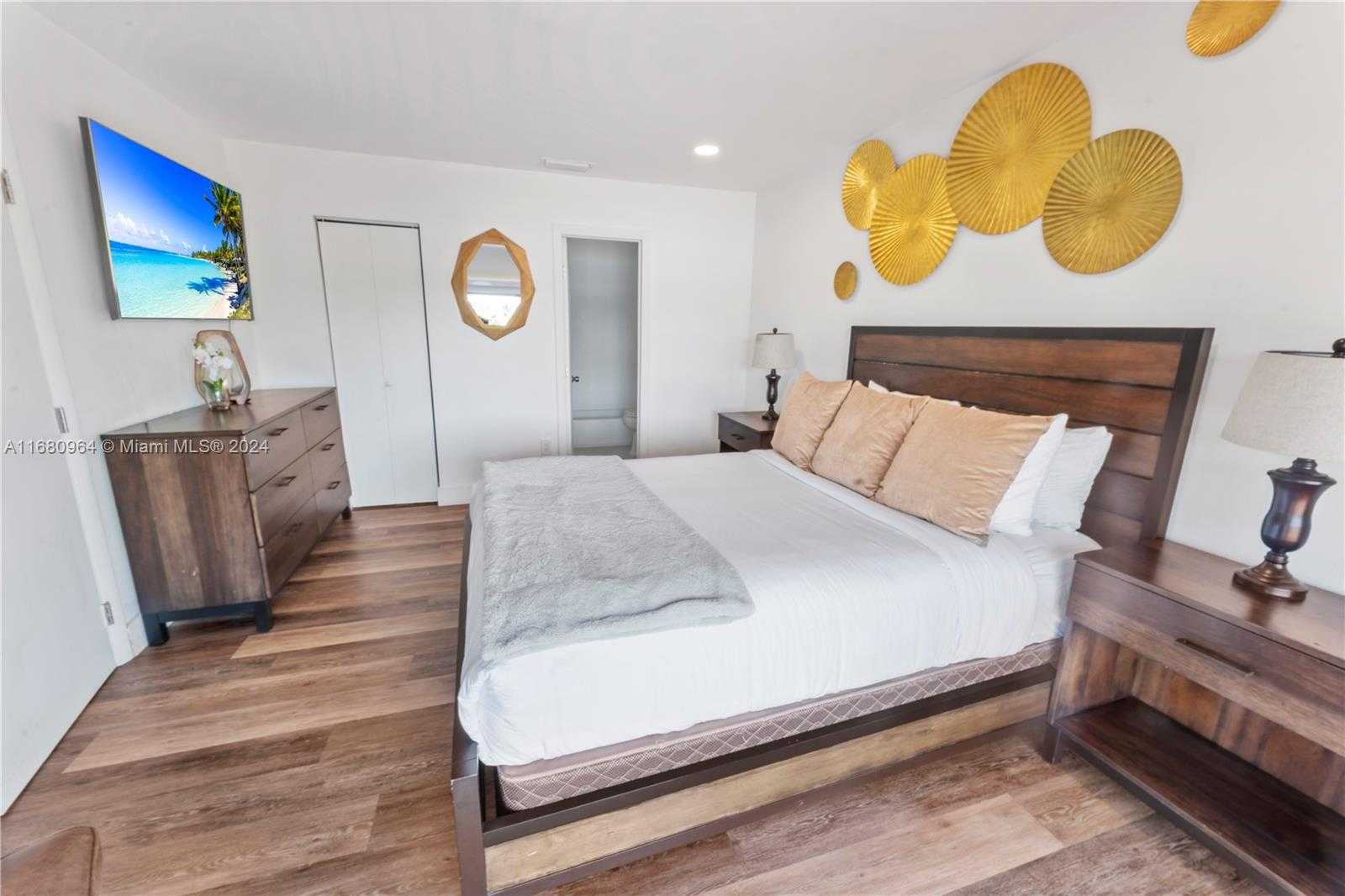 Small Image of 7536 WEST TREASURE DR, North Bay Village Number 38
