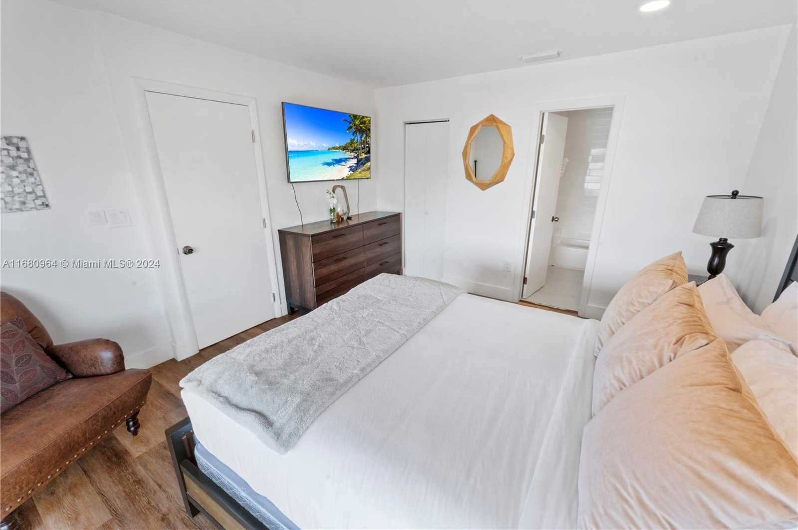 Small Image of 7536 WEST TREASURE DR, North Bay Village Number 40
