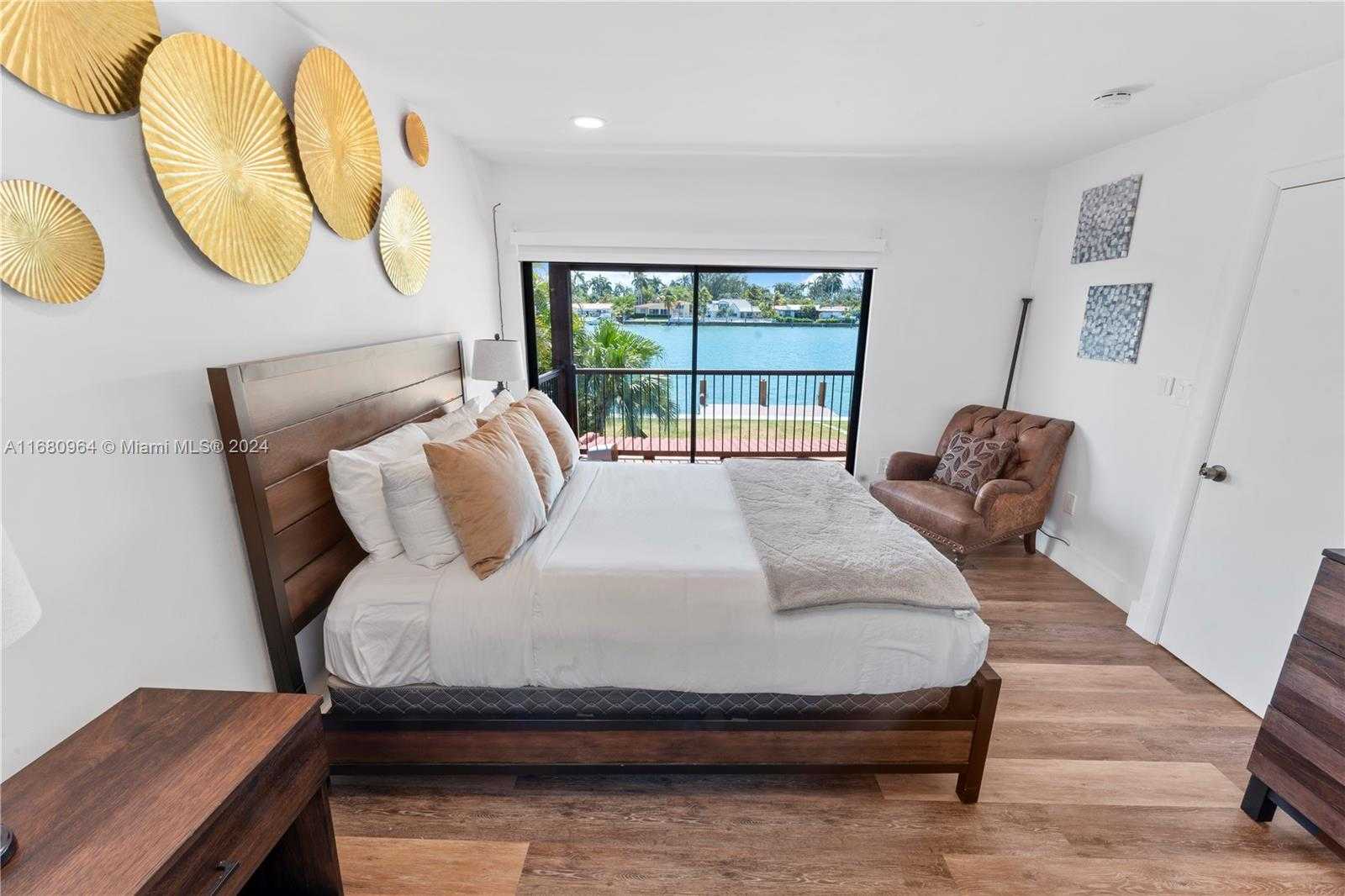 Small Image of 7536 WEST TREASURE DR, North Bay Village Number 41