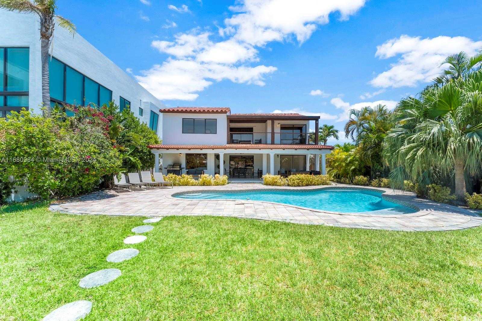 Small Image of 7536 WEST TREASURE DR, North Bay Village Number 46