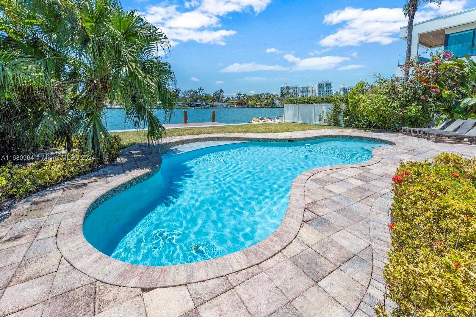 Small Image of 7536 WEST TREASURE DR, North Bay Village Number 49