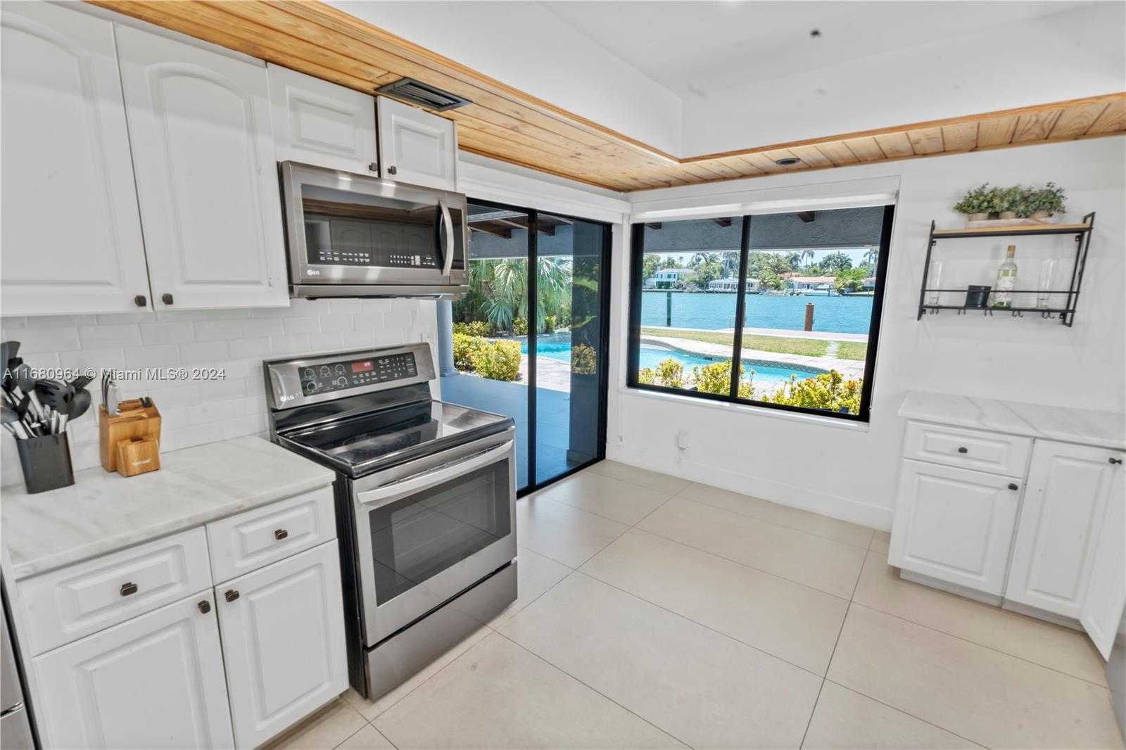 Small Image of 7536 WEST TREASURE DR, North Bay Village Number 9