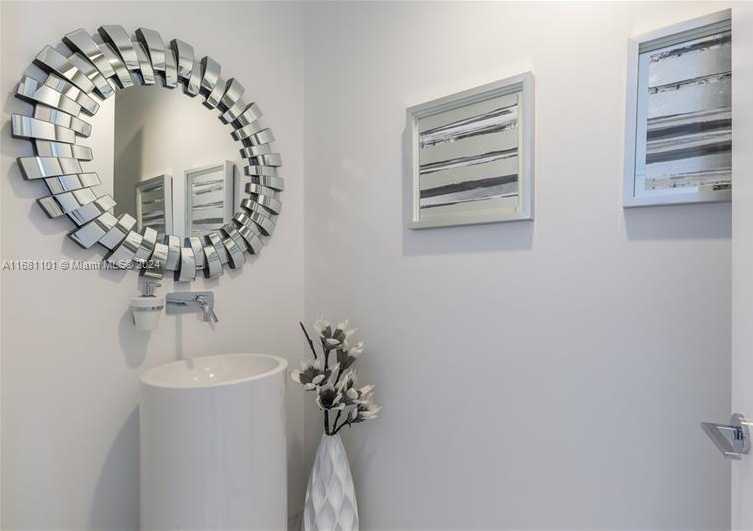 Small Image of 10203 COLLINS AVE #1105, Bal Harbour Number 12