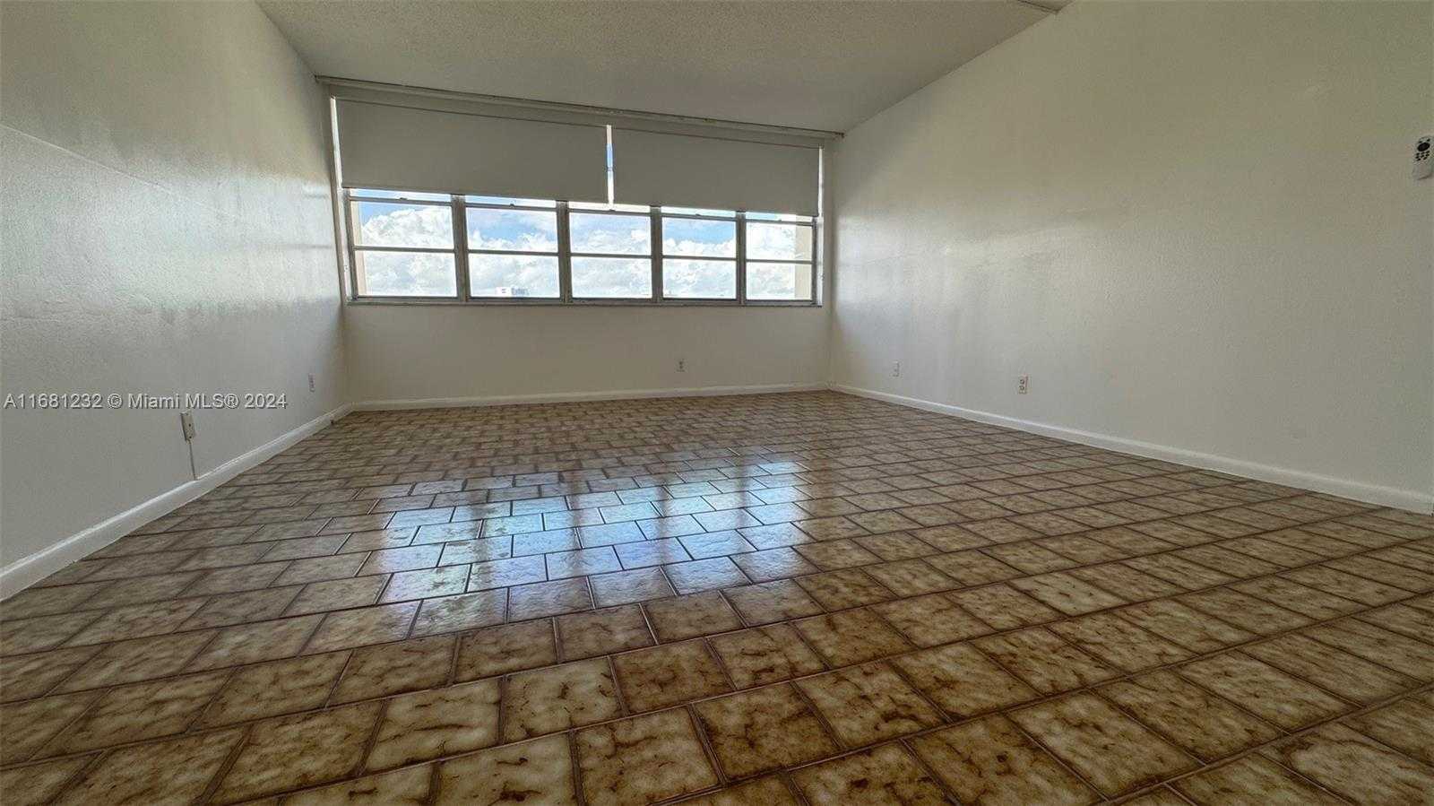 Small Image of 1817 SOUTH OCEAN DR #615, Hallandale Beach Number 10