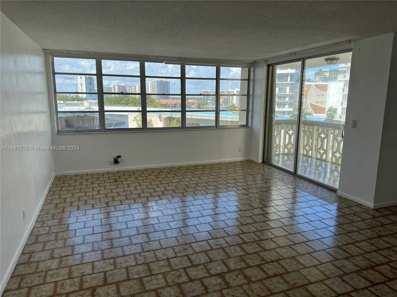 Small Image of 1817 SOUTH OCEAN DR #615, Hallandale Beach Number 11
