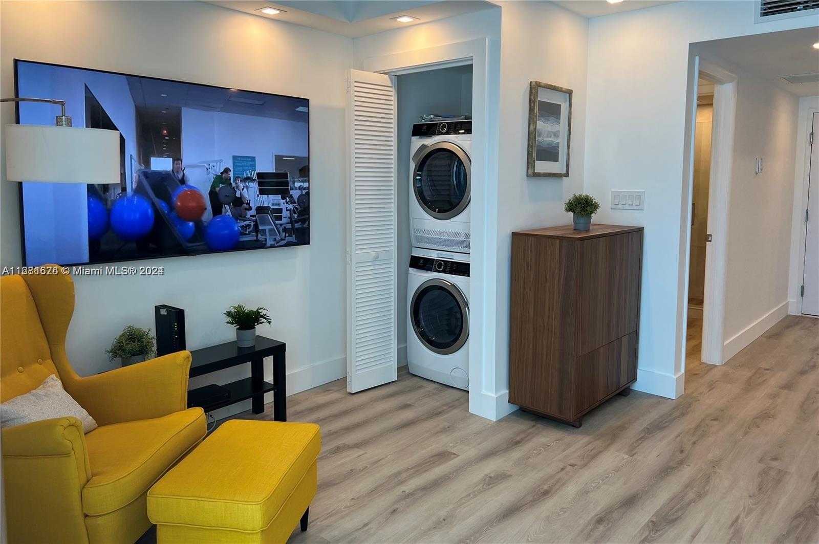 Small Image of 2301 COLLINS AVE #342, Miami Beach Number 4