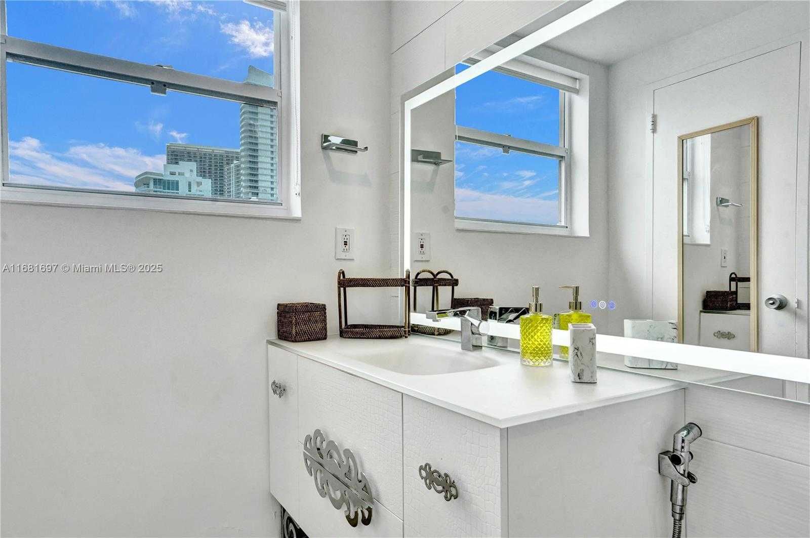 Small Image of 3801 SOUTH OCEAN DR #PH16F, Hollywood Number 12