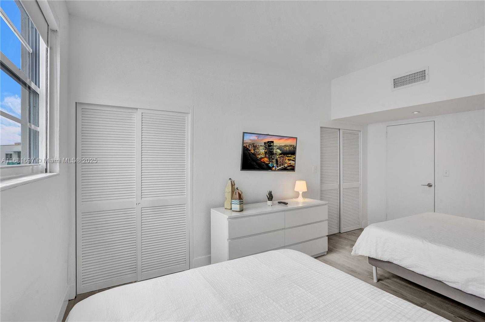 Small Image of 3801 SOUTH OCEAN DR #PH16F, Hollywood Number 21
