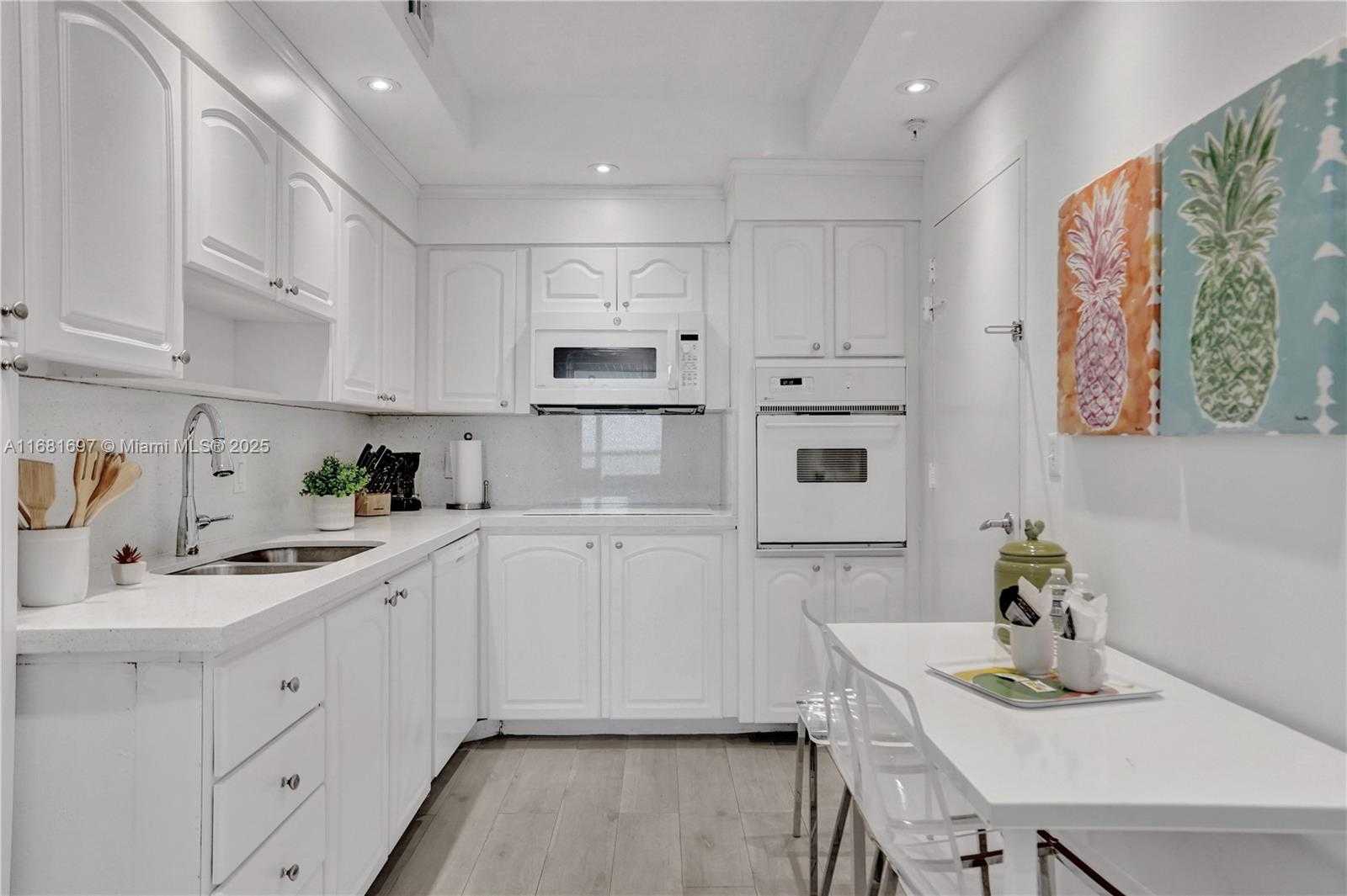 Small Image of 3801 SOUTH OCEAN DR #PH16F, Hollywood Number 26