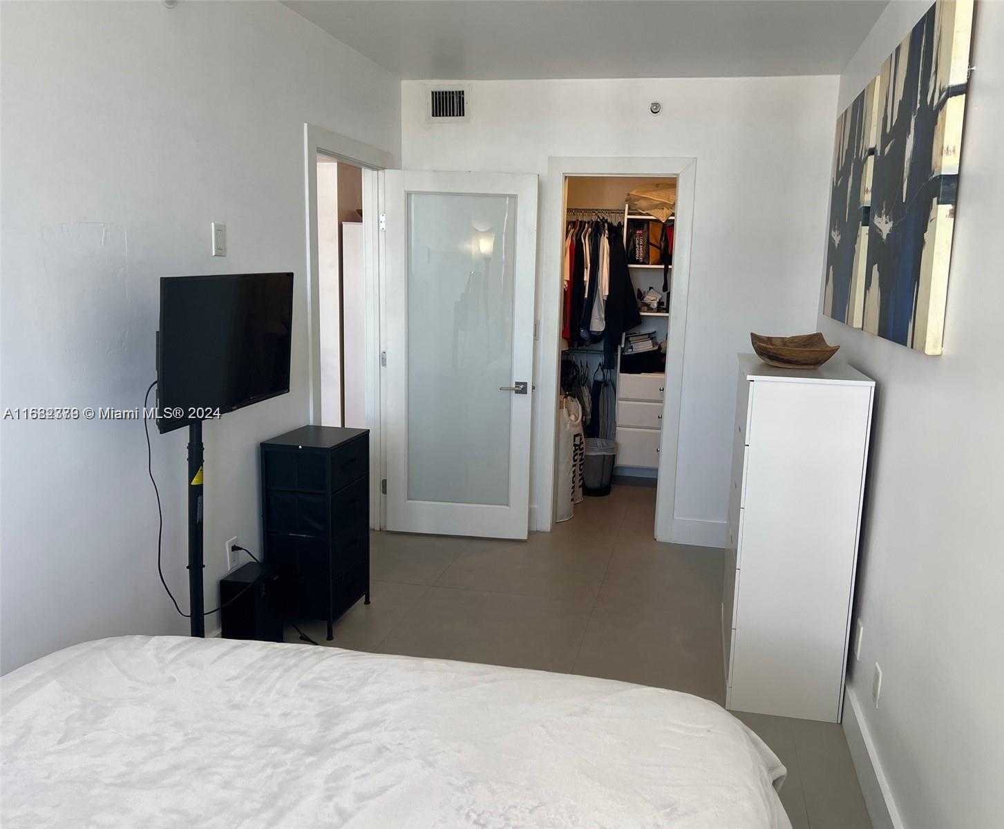Small Image of 100 #620, Miami Beach Number 21