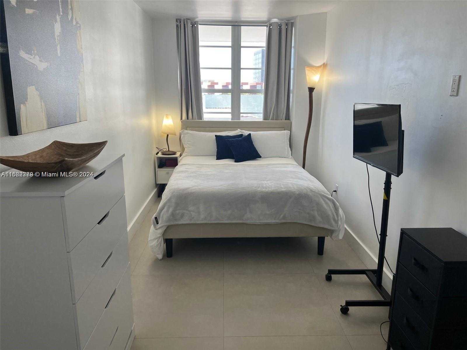 Small Image of 100 #620, Miami Beach Number 4