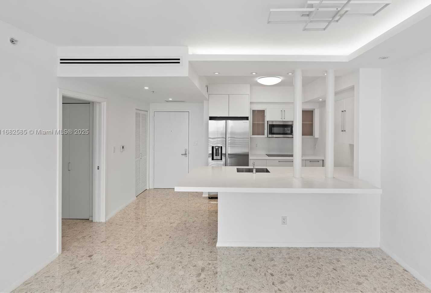 Small Image of 325 SOUTH BISCAYNE BLVD #4218, Miami Number 11