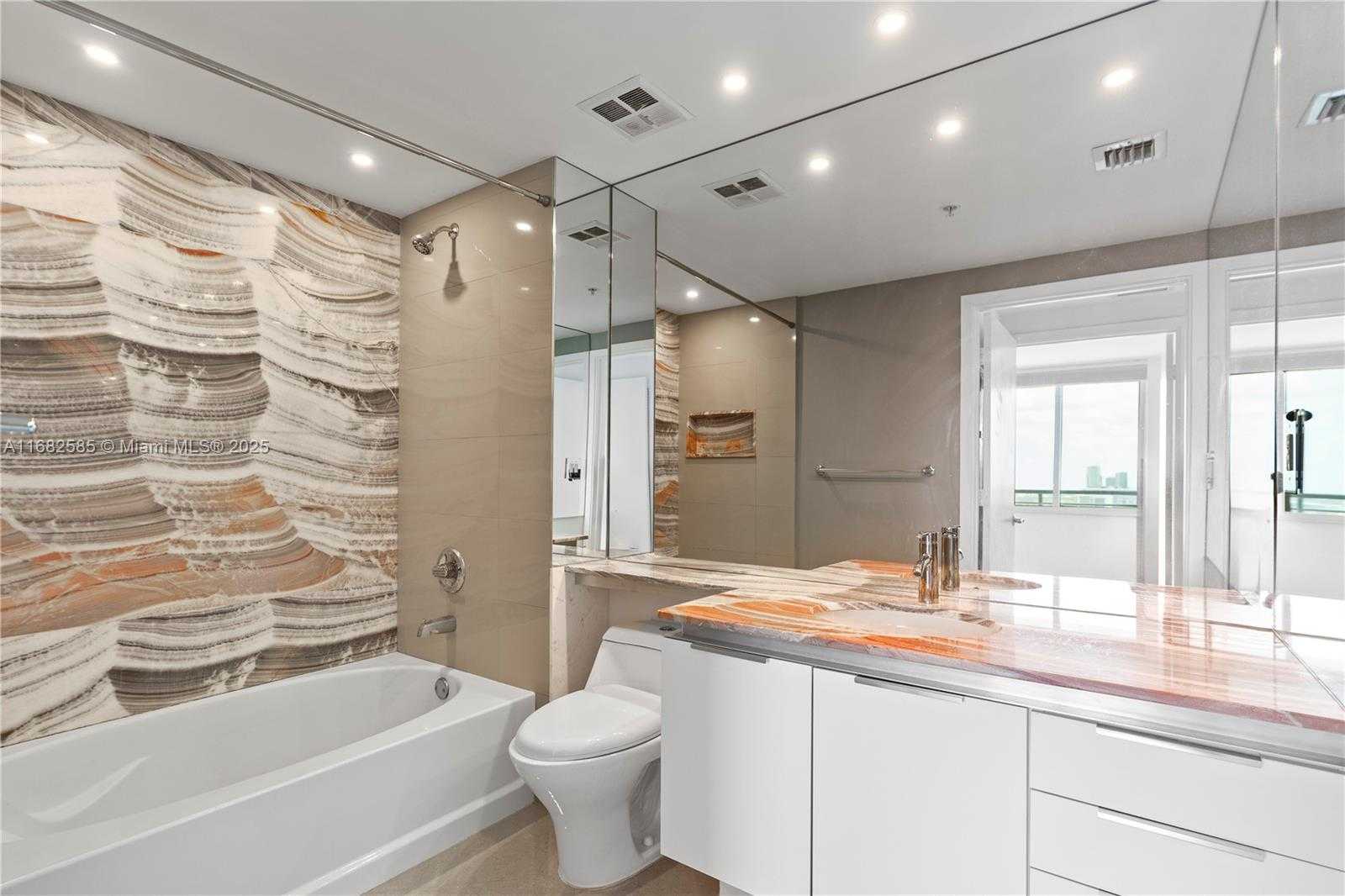 Small Image of 325 SOUTH BISCAYNE BLVD #4218, Miami Number 14