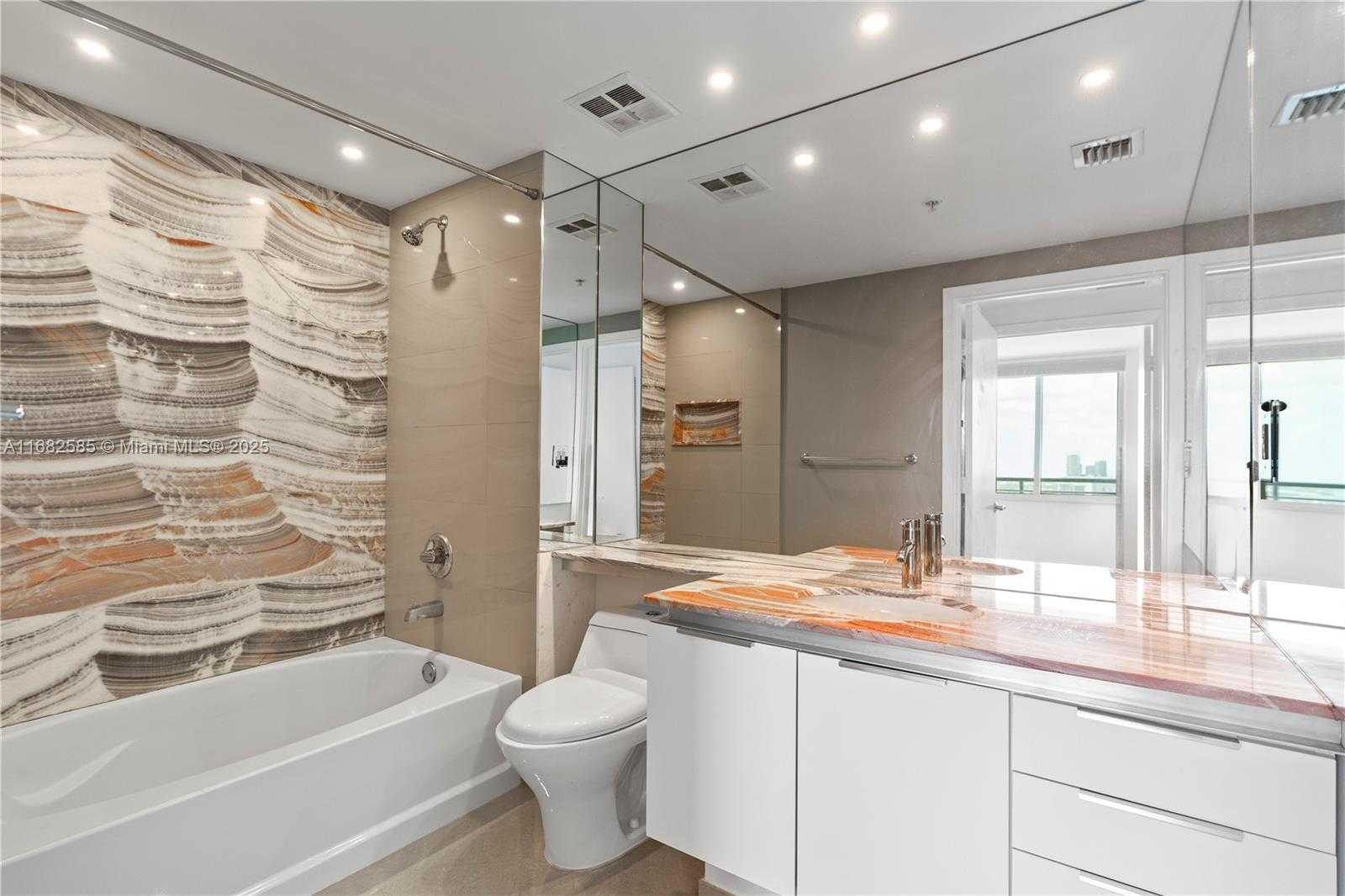 Small Image of 325 SOUTH BISCAYNE BLVD #4218, Miami Number 15