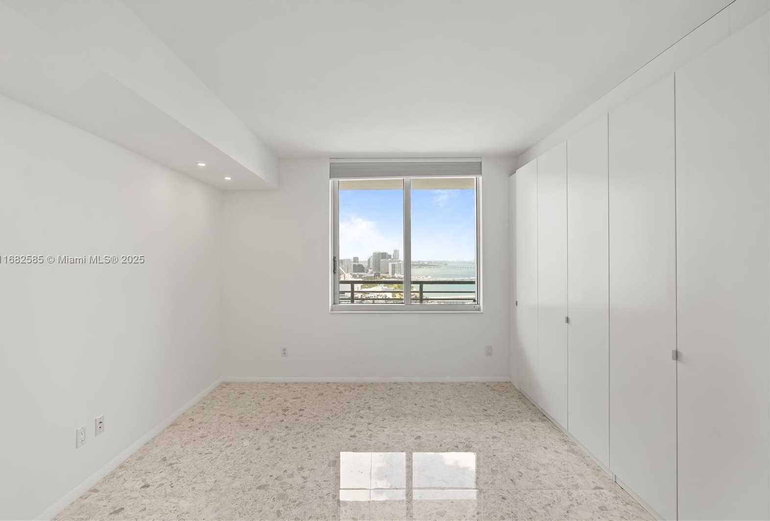 Small Image of 325 SOUTH BISCAYNE BLVD #4218, Miami Number 19