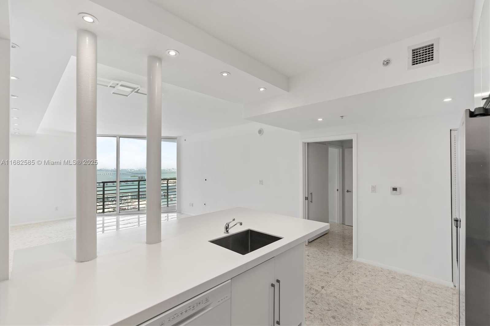Small Image of 325 SOUTH BISCAYNE BLVD #4218, Miami Number 2