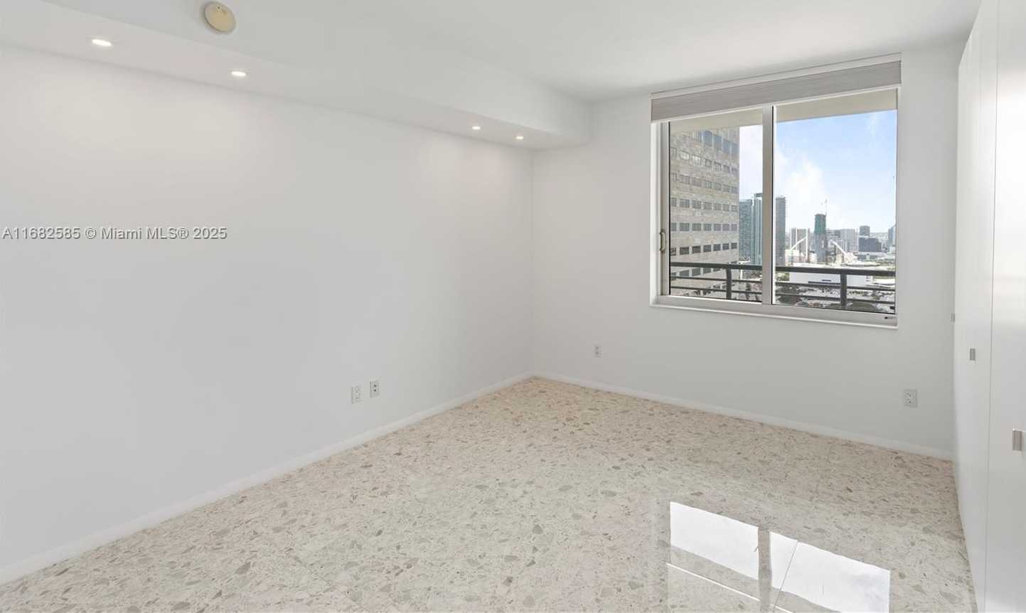 Small Image of 325 SOUTH BISCAYNE BLVD #4218, Miami Number 20