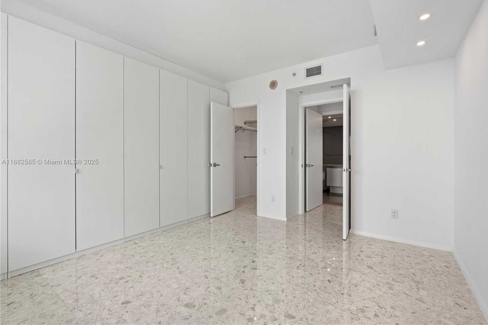 Small Image of 325 SOUTH BISCAYNE BLVD #4218, Miami Number 21