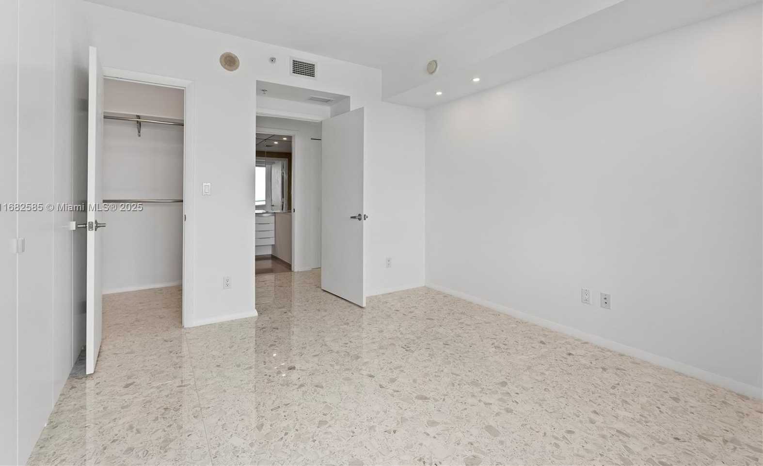 Small Image of 325 SOUTH BISCAYNE BLVD #4218, Miami Number 22