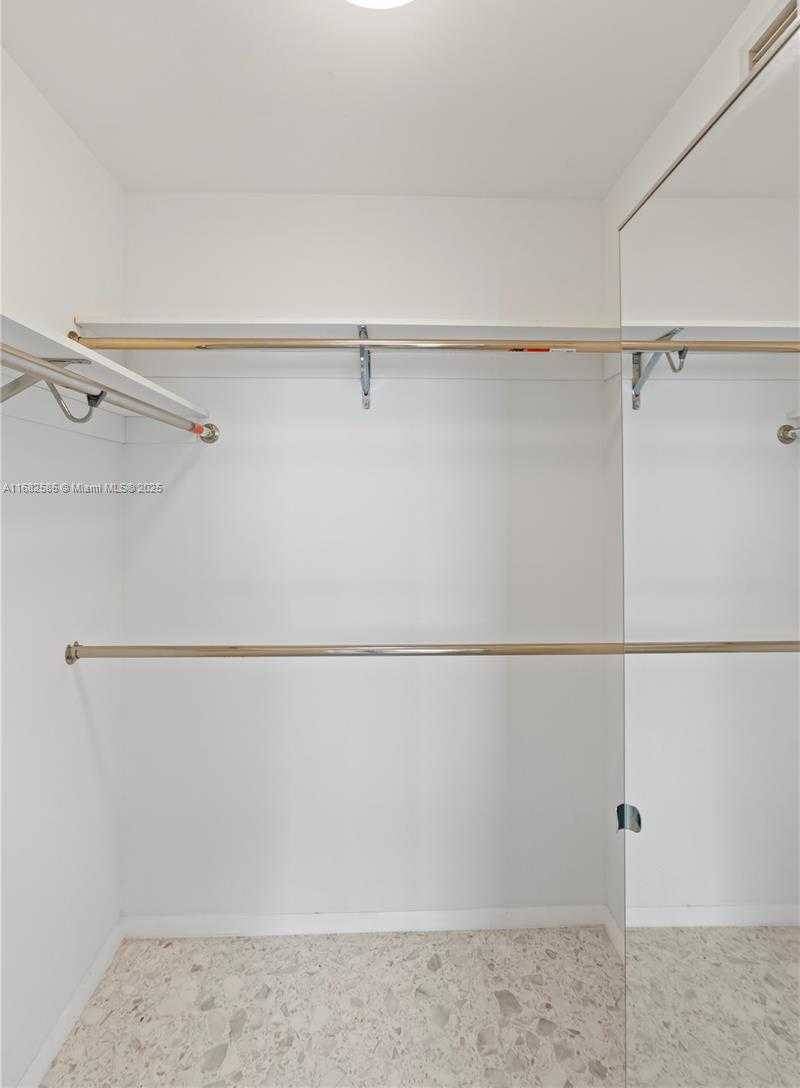 Small Image of 325 SOUTH BISCAYNE BLVD #4218, Miami Number 25