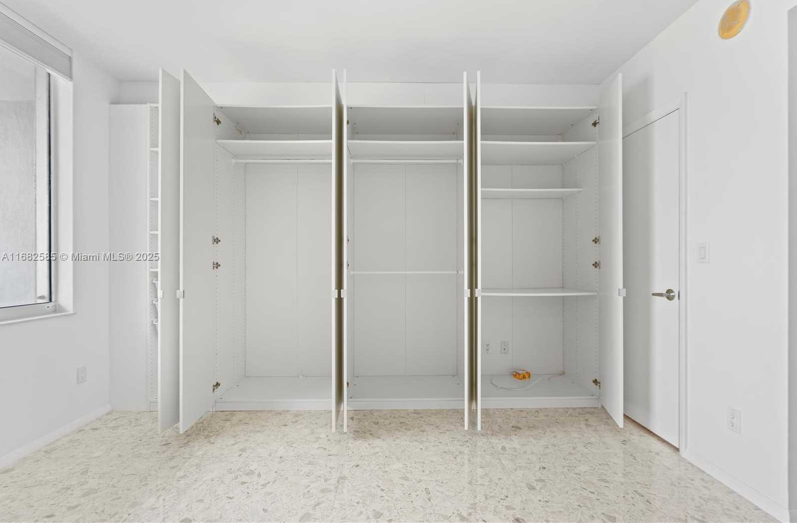 Small Image of 325 SOUTH BISCAYNE BLVD #4218, Miami Number 26
