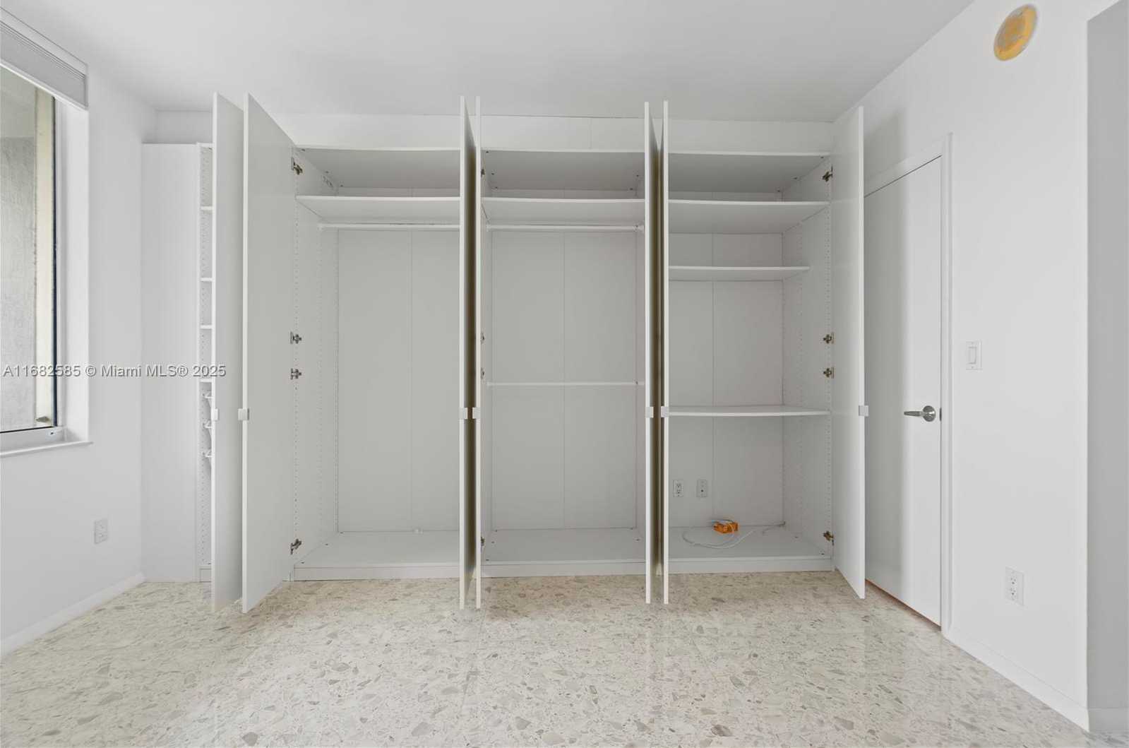 Small Image of 325 SOUTH BISCAYNE BLVD #4218, Miami Number 27