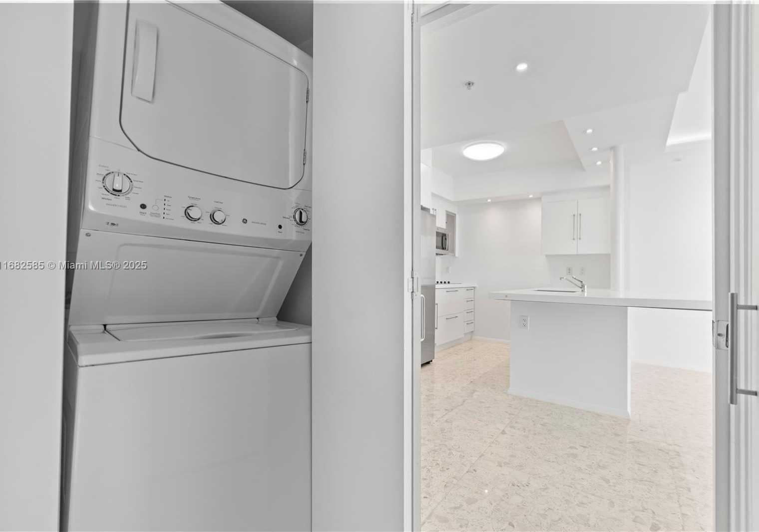 Small Image of 325 SOUTH BISCAYNE BLVD #4218, Miami Number 30