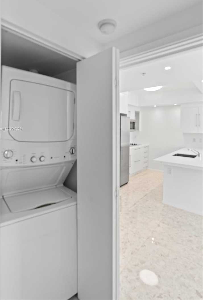 Small Image of 325 SOUTH BISCAYNE BLVD #4218, Miami Number 32