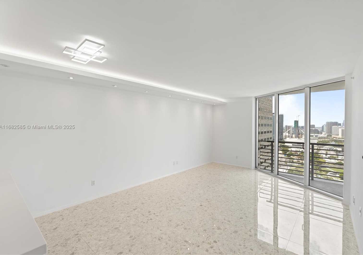 Small Image of 325 SOUTH BISCAYNE BLVD #4218, Miami Number 36