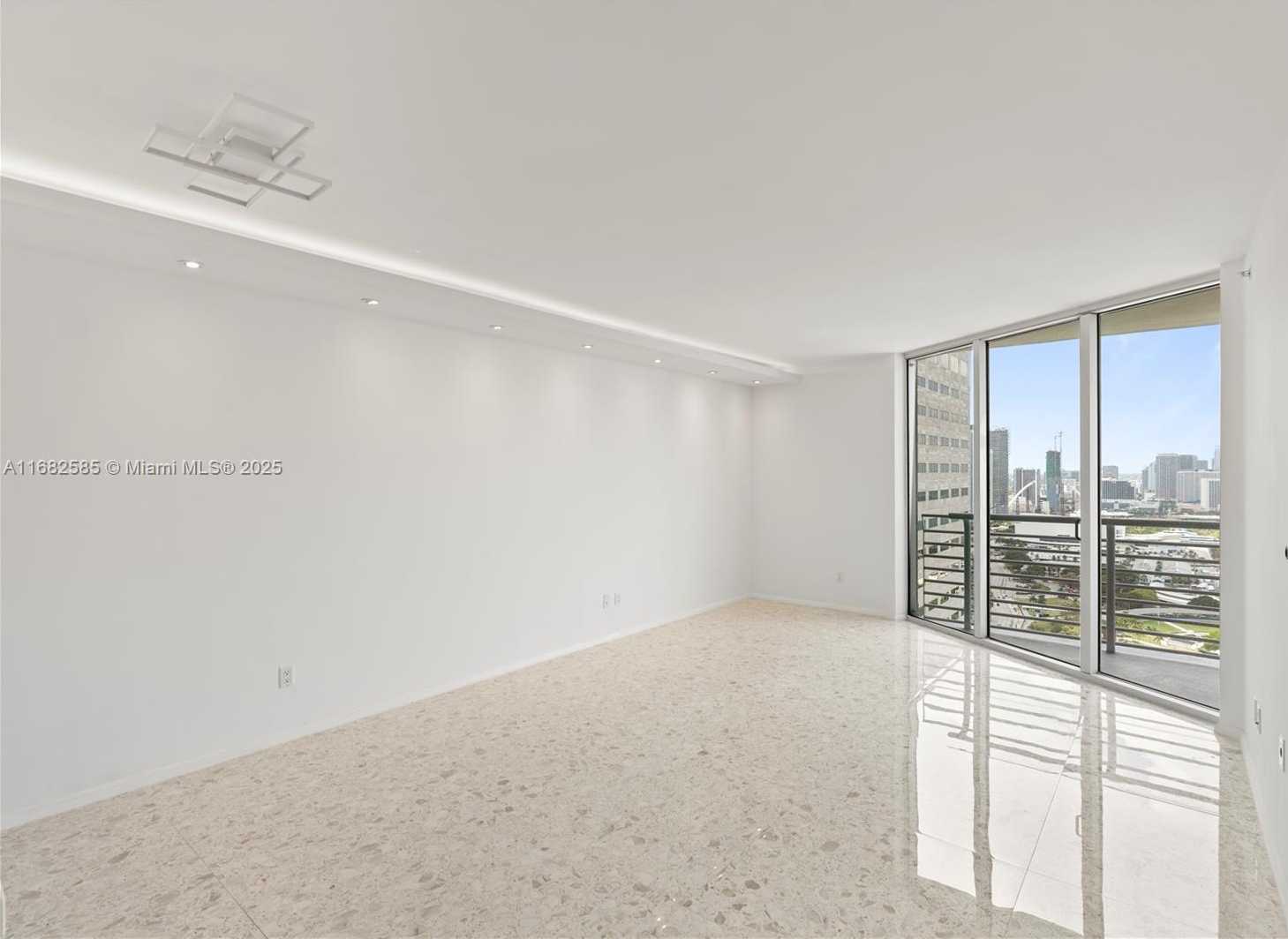 Small Image of 325 SOUTH BISCAYNE BLVD #4218, Miami Number 4