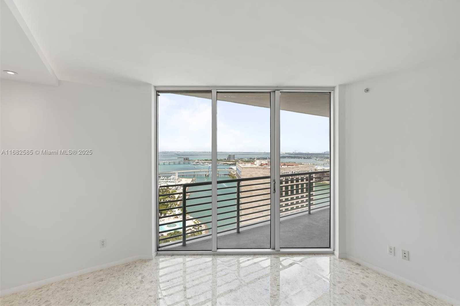 Small Image of 325 SOUTH BISCAYNE BLVD #4218, Miami Number 6
