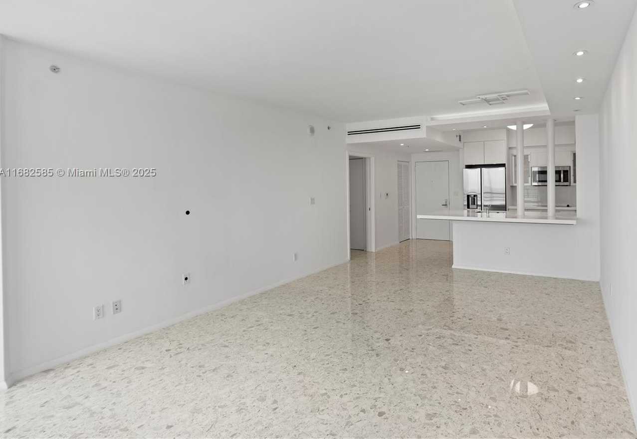 Small Image of 325 SOUTH BISCAYNE BLVD #4218, Miami Number 7