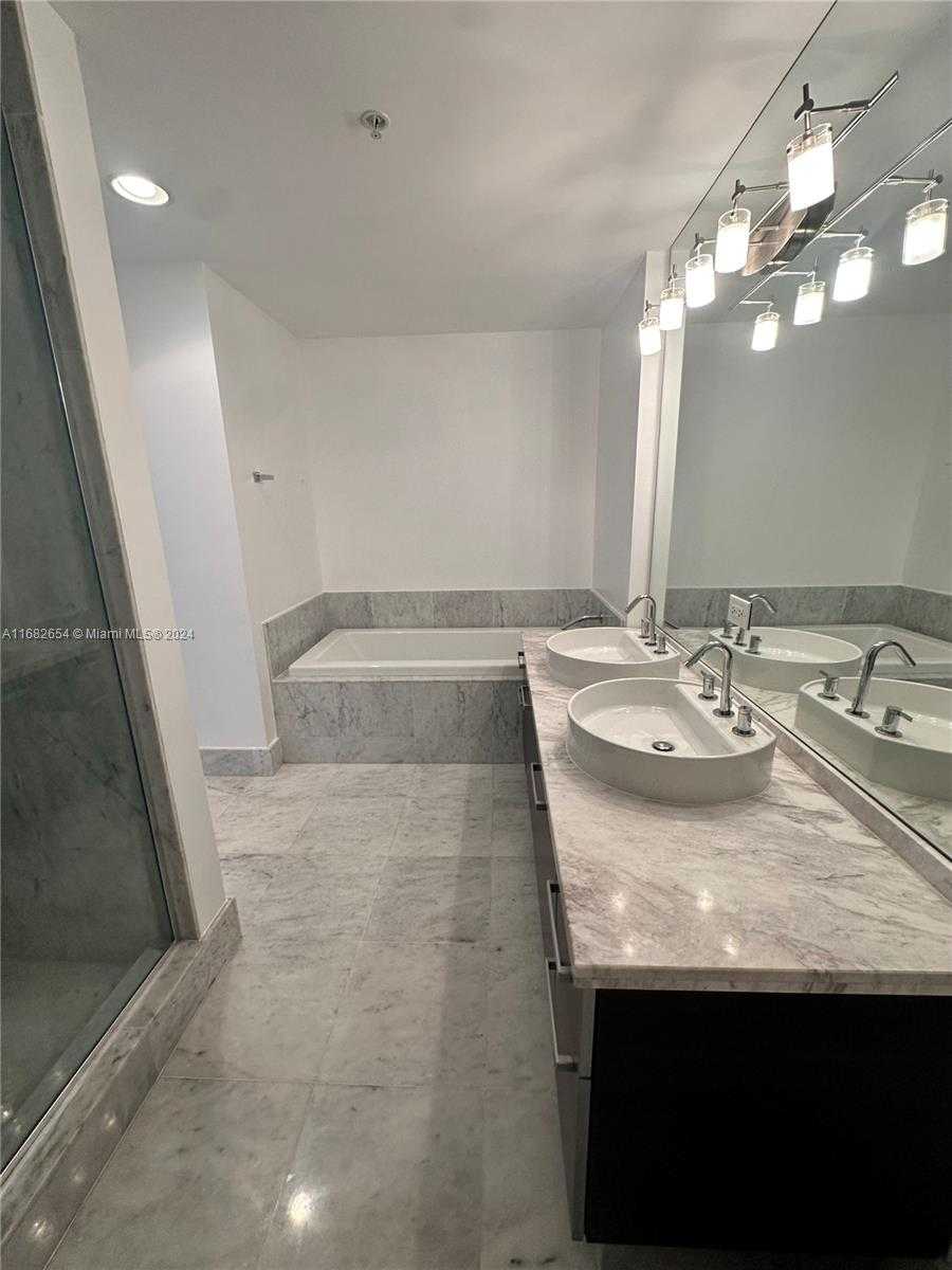 Small Image of 244 BISCAYNE BLVD #503, Miami Number 13