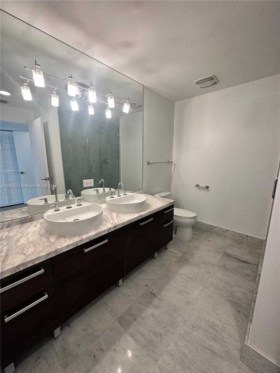 Small Image of 244 BISCAYNE BLVD #503, Miami Number 14