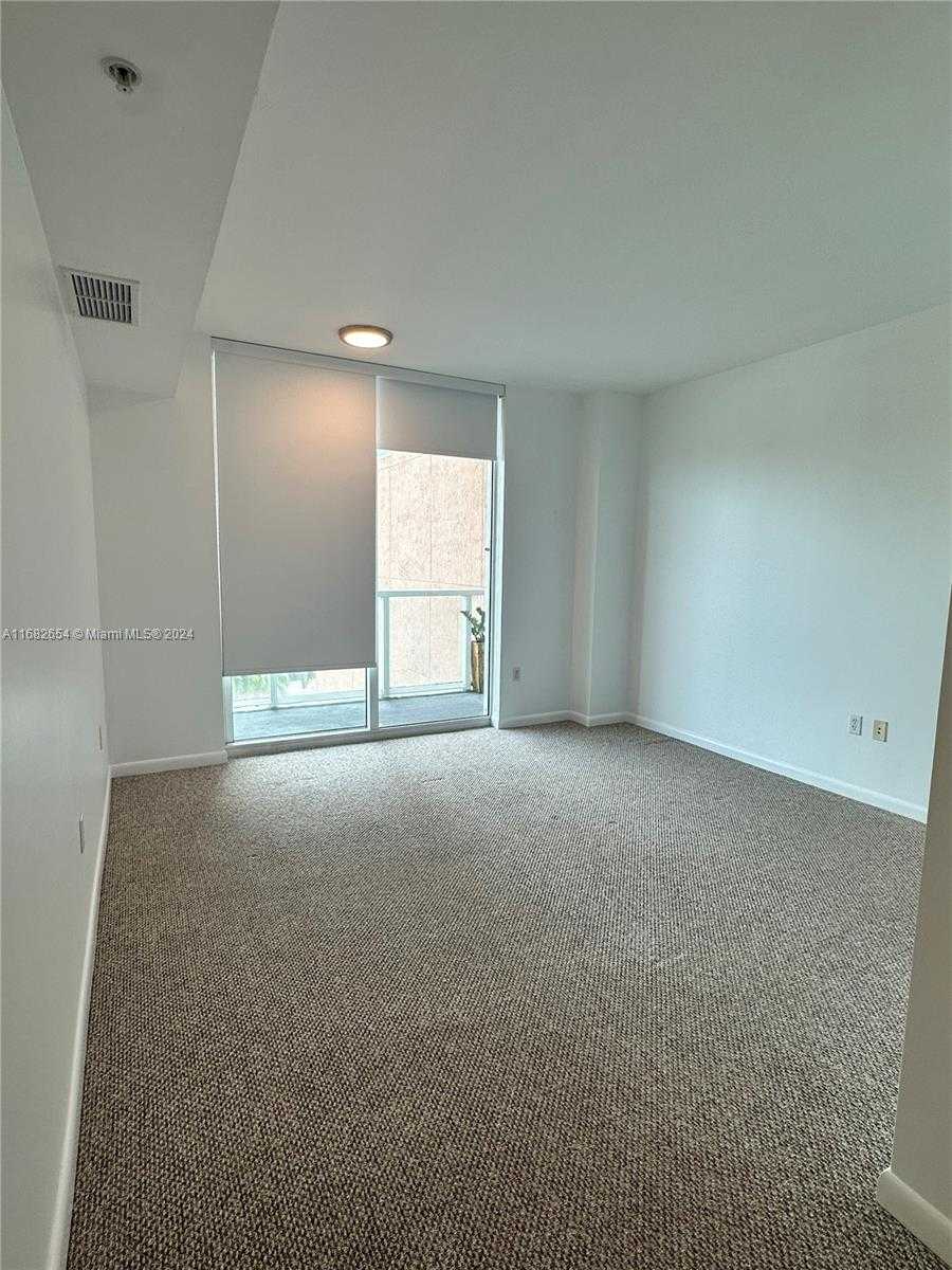 Small Image of 244 BISCAYNE BLVD #503, Miami Number 16