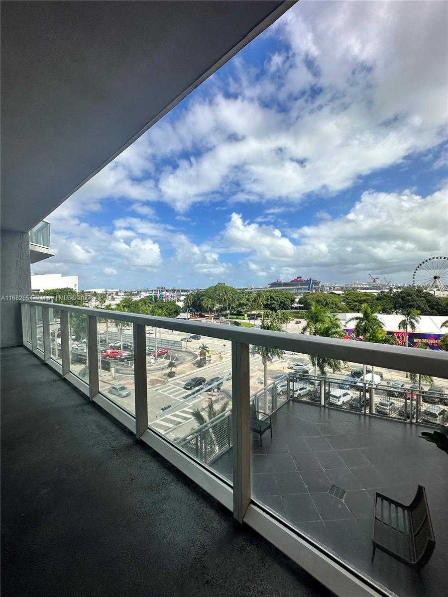 Small Image of 244 BISCAYNE BLVD #503, Miami Number 19