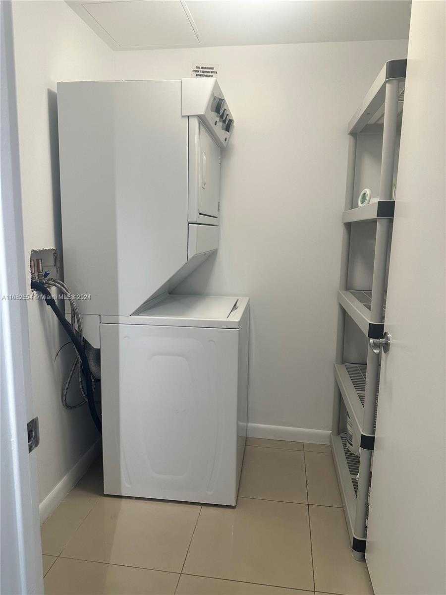 Small Image of 244 BISCAYNE BLVD #503, Miami Number 6