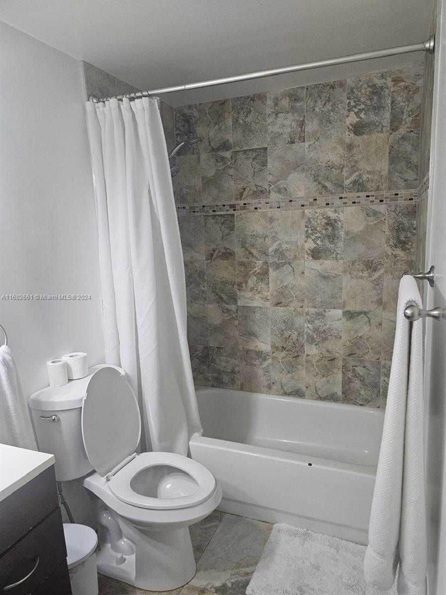 Small Image of 19655 EAST COUNTRY CLUB DR #6106, Aventura Number 4